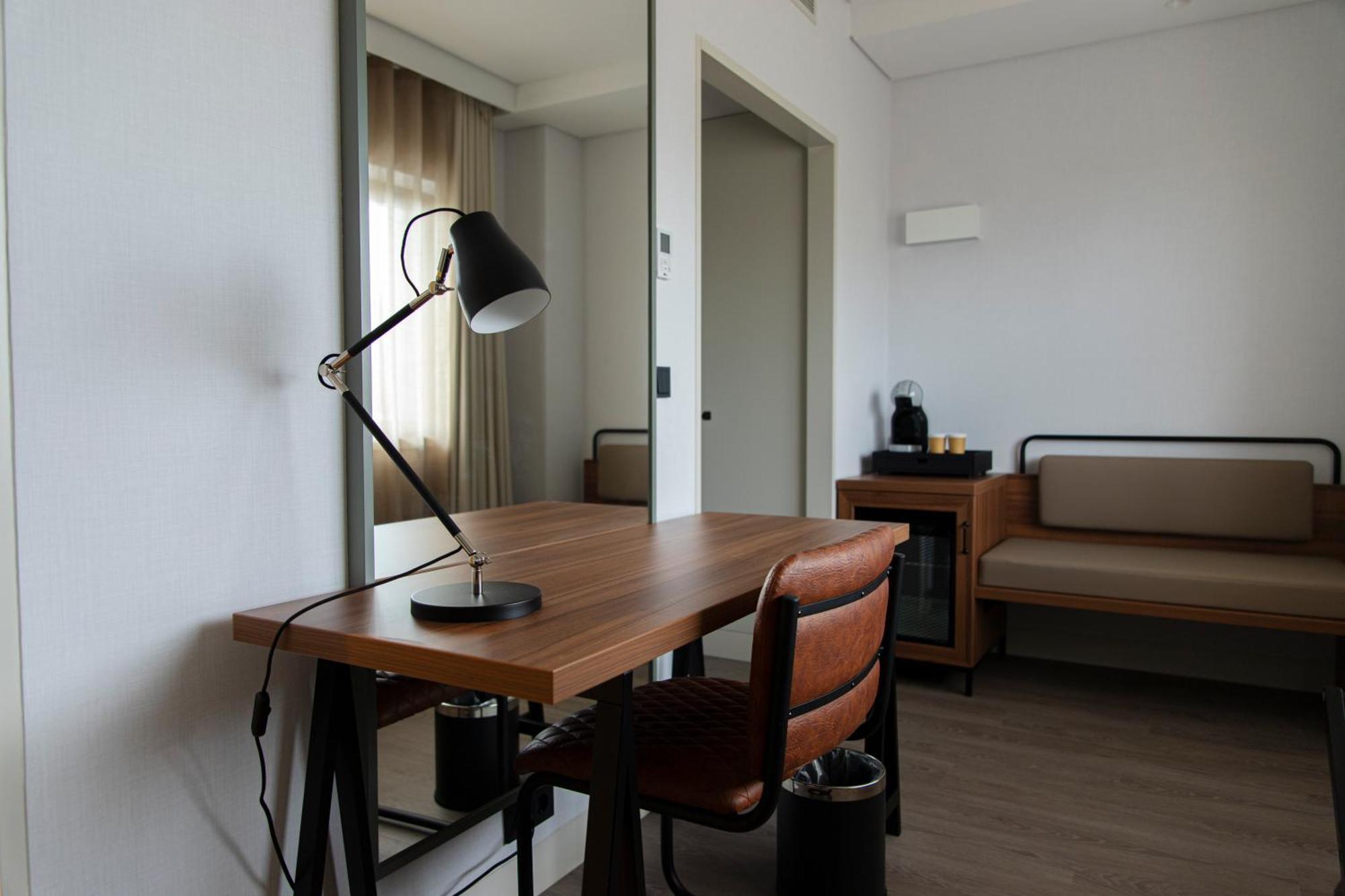 Hotel Ibis Styles Lisboa Aeroporto 4*